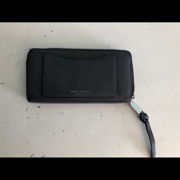 Marc Jacobs Accessories - Marc Jacobs Wallet Full Zip